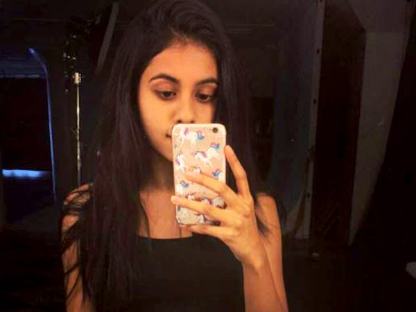 স্যোশাল মিডিয়ায় অ্যাক্টিভ