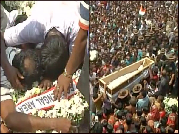 কাশ্মীরে নিহত জওয়ানের কফিনবন্দি দেহ ফিরল সবংয়ে, শোকবার্তা মুখ্যমন্ত্রীর কাশ্মীরে নিহত জওয়ানের কফিনবন্দি দেহ ফিরল সবংয়ে, শোকবার্তা মুখ্যমন্ত্রীর