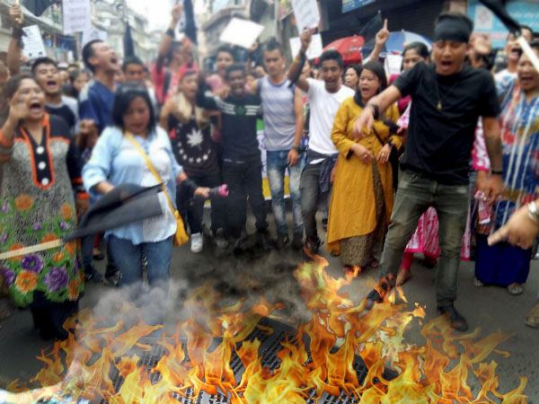 জিটিএ চুক্তি পোড়ালো মোর্চা জিটিএ চুক্তি পোড়ালো মোর্চা