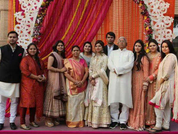 বেনামি সম্পত্তি কেলেঙ্কারিতে ফাঁসল লালুর পরিবার, যেতে হতে পারে জেল বেনামি সম্পত্তি কেলেঙ্কারিতে ফাঁসল লালুর পরিবার, যেতে হতে পারে জেল