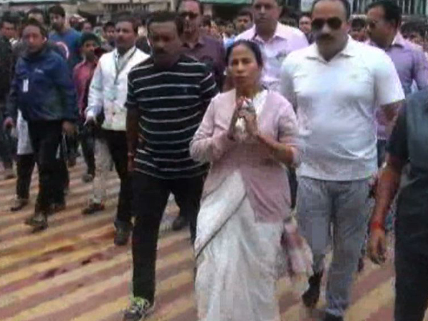 দার্জিলিং ম্যালে মুখ্যমন্ত্রী, নিজস্ব চিত্র দার্জিলিং ম্যালে মুখ্যমন্ত্রী, নিজস্ব চিত্র