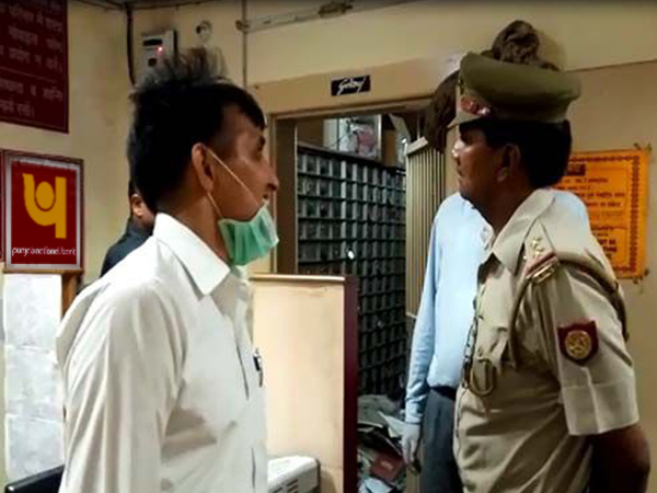 লকারেই তো রেখেছেন প্রাণের ধন, গাজিয়াবাদের এই ব্যাঙ্ক ডাকাতির ঘটনায় আপনার ঘাম ছুটতে পারে লকারেই তো রেখেছেন প্রাণের ধন, গাজিয়াবাদের এই ব্যাঙ্ক ডাকাতির ঘটনায় আপনার ঘাম ছুটতে পারে