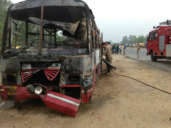 জাতীয় সড়কে বাস-ট্রাক সংঘর্ষে মৃত অন্তত ২২, আহত বেশ কয়েকজন জাতীয় সড়কে বাস-ট্রাক সংঘর্ষে মৃত অন্তত ২২, আহত বেশ কয়েকজন