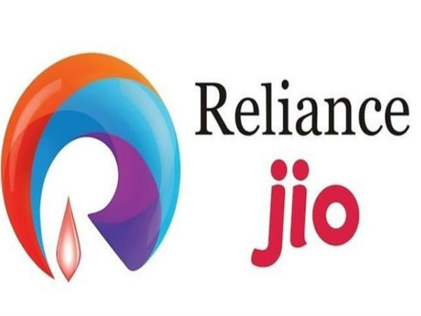 স্যোশাল নেটওয়ার্কিং ও নিজস্ব অ্যাপ