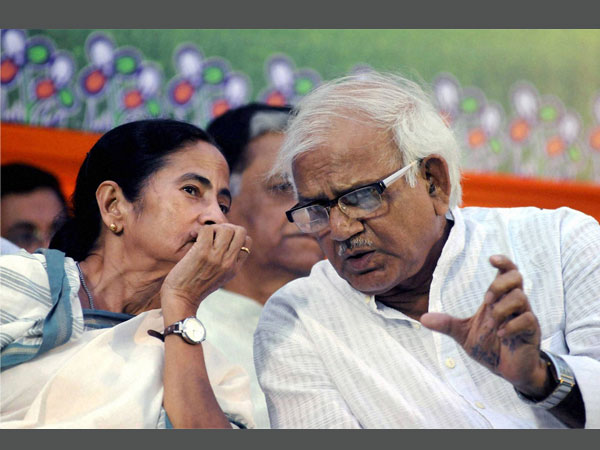 শোভনদেবের বিরুদ্ধে এফআইআর লকেটের শোভনদেবের বিরুদ্ধে এফআইআর লকেটের