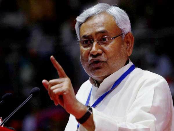 গোপালকৃষ্ণকে নীতীশের সমর্থন, দু-নৌকায় পা বিহারের মুখ্যমন্ত্রীর গোপালকৃষ্ণকে নীতীশের সমর্থন, দু-নৌকায় পা বিহারের মুখ্যমন্ত্রীর