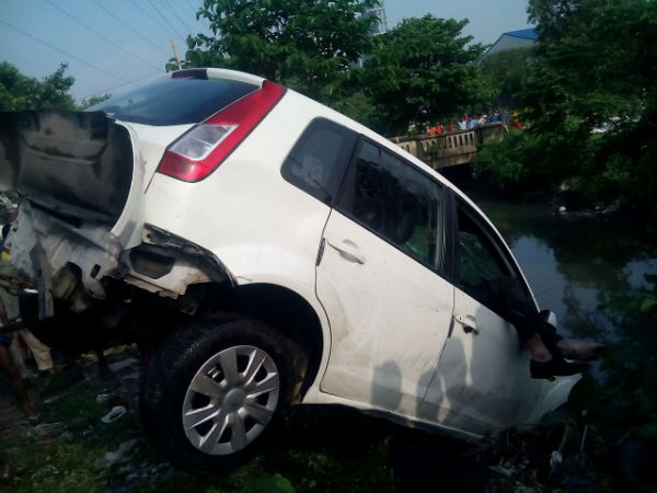 বাসন্তী এক্সপ্রেসওয়ের ধারে খালে গাড়ি, মৃত গাড়িচালক বাসন্তী এক্সপ্রেসওয়ের ধারে খালে গাড়ি, মৃত গাড়িচালক