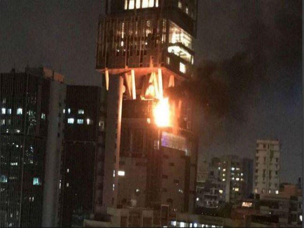 খোদ মুকেশের প্রাসাদেই জিও অ্যান্টেনায় আগুন, এড়াল বড়সড় বিপত্তি খোদ মুকেশের প্রাসাদেই জিও অ্যান্টেনায় আগুন, এড়াল বড়সড় বিপত্তি