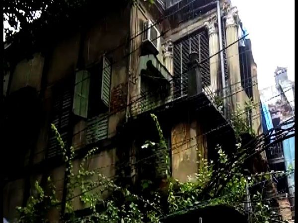 বাড়ি ভাঙল বৌবাজারেও, চলছে উদ্ধার কাজ বাড়ি ভাঙল বৌবাজারেও, চলছে উদ্ধার কাজ