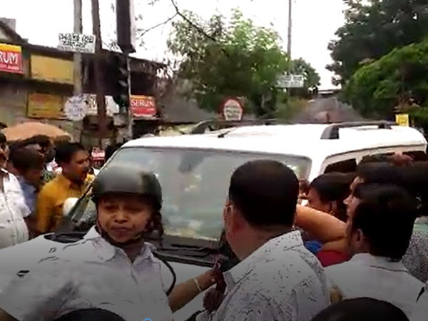 আর জি করে ধুন্ধুমার, দিলীপ- কৈলাসকে ঘিরে বিক্ষোভ তৃণমূলের আর জি করে ধুন্ধুমার, দিলীপ- কৈলাসকে ঘিরে বিক্ষোভ তৃণমূলের