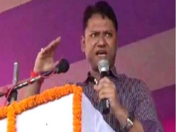 মহিলাদের সম্ভ্রম নিয়ে লজ্জাজনক বক্তব্য এই জেলাশাসকের , শুনুন কী বলেছেন তিনি মহিলাদের সম্ভ্রম নিয়ে লজ্জাজনক বক্তব্য এই জেলাশাসকের , শুনুন কী বলেছেন তিনি
