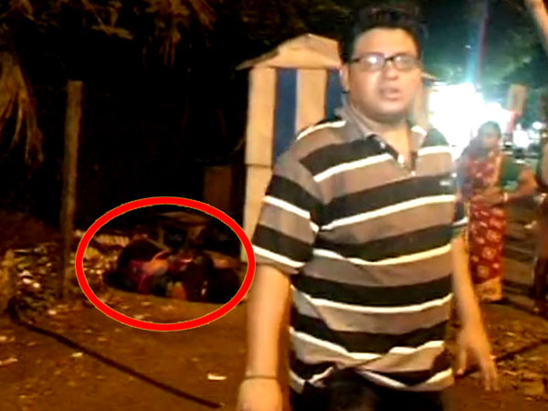 মধ্যরাতে পুলিশকে চুম্বন মত্ত মহিলার, ইএম বাইপাসে হুলুস্থুলকাণ্ড, দেখুন ভিডিও মধ্যরাতে পুলিশকে চুম্বন মত্ত মহিলার, ইএম বাইপাসে হুলুস্থুলকাণ্ড, দেখুন ভিডিও