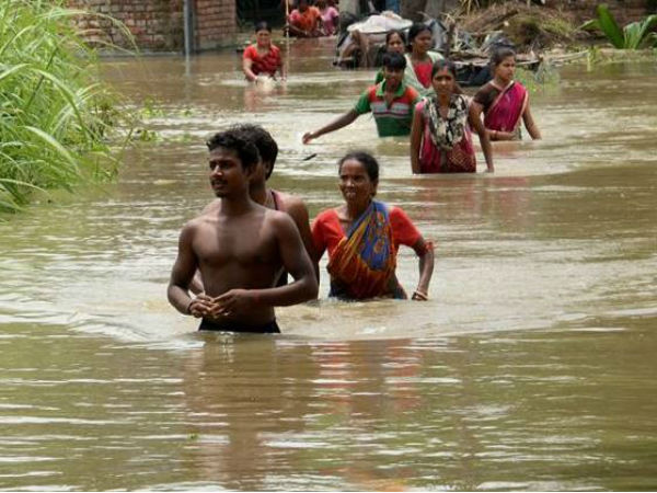 জটিল দক্ষিণবঙ্গের বন্যা পরিস্থিতি, খানাকুলে নৌকাডুবি, মৃত ১, নিখোঁজ ২ মহিলা ও শিশু সহ ৩ জটিল দক্ষিণবঙ্গের বন্যা পরিস্থিতি, খানাকুলে নৌকাডুবি, মৃত ১, নিখোঁজ ২ মহিলা ও শিশু সহ ৩