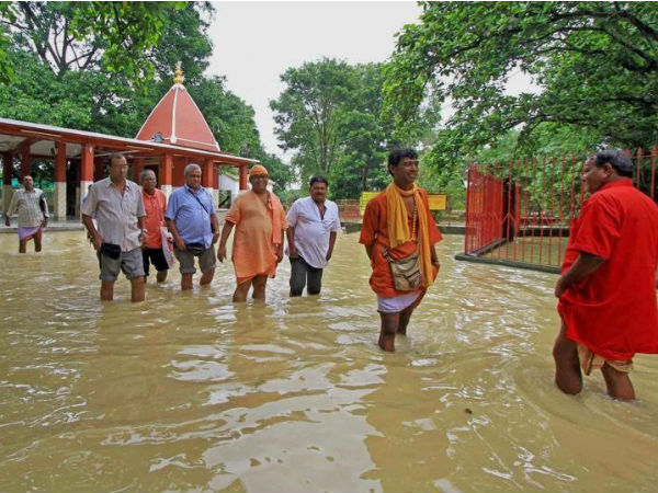 জটিল দক্ষিণবঙ্গের বন্যা পরিস্থিতি, খানাকুলে নৌকাডুবি, মৃত ১, নিখোঁজ ২ মহিলা ও শিশু সহ ৩ জটিল দক্ষিণবঙ্গের বন্যা পরিস্থিতি, খানাকুলে নৌকাডুবি, মৃত ১, নিখোঁজ ২ মহিলা ও শিশু সহ ৩