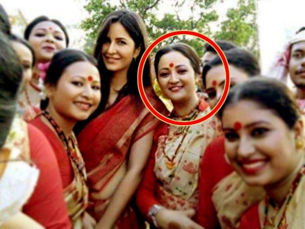 'জগ্গা জাসুস' ছবিতে ক্যাটরিনার বাঁ-পাশে কাঁধ ঘেষে দাঁড়িয়ে বিদিশা 'জগ্গা জাসুস' ছবিতে ক্যাটরিনার বাঁ-পাশে কাঁধ ঘেষে দাঁড়িয়ে বিদিশা