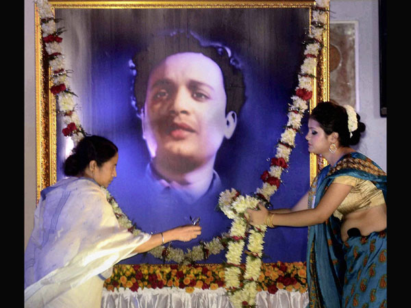মহানায়কের প্রয়াণ দিবসে টেলিফিল্ম স্টুডিও ‘উপহার’ মুখ্যমন্ত্র মহানায়কের প্রয়াণ দিবসে টেলিফিল্ম স্টুডিও ‘উপহার’ মুখ্যমন্ত্র