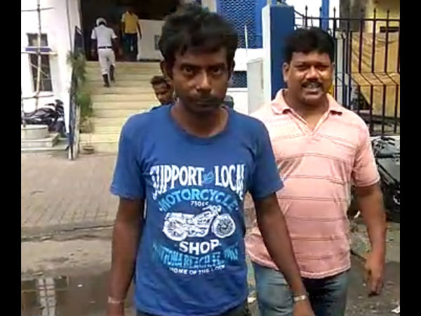 ২০০০ টাকার জন্য নিষিদ্ধ পল্লিতে মেয়েকে বিক্রি ২০০০ টাকার জন্য নিষিদ্ধ পল্লিতে মেয়েকে বিক্রি