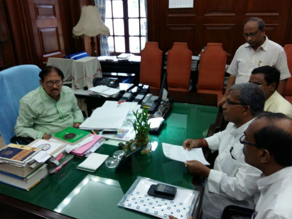শেষ পর্যন্ত ইস্তফাই দিলেন মানস ভুঁইয়া শেষ পর্যন্ত ইস্তফাই দিলেন মানস ভুঁইয়া