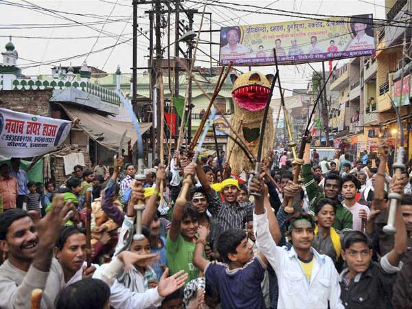 মহরমের শোভাযাত্রায় শিশুদের হাতে থাকবে না ধারালো অস্ত্র, আশ্বস্ত করা হল হাইকোর্টকে মহরমের শোভাযাত্রায় শিশুদের হাতে থাকবে না ধারালো অস্ত্র, আশ্বস্ত করা হল হাইকোর্টকে