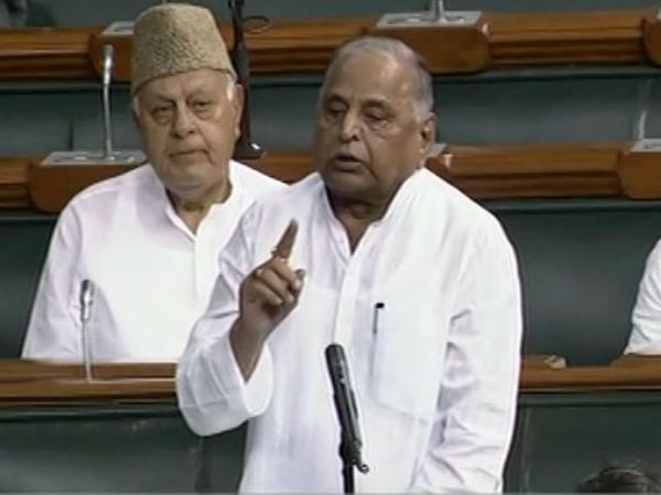 পাকিস্তানের মাটিতে পরমাণু অস্ত্রের ভাণ্ডার গড়েছে চিন ! মুলায়মের দাবিতে চাঞ্চল্য পাকিস্তানের মাটিতে পরমাণু অস্ত্রের ভাণ্ডার গড়েছে চিন ! মুলায়মের দাবিতে চাঞ্চল্য