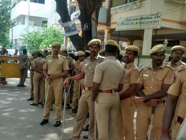 রাস্তাঘাটে গোমাংস খুঁজে বের করতে কী করবে মহারাষ্ট্র পুলিশ, জানলে অবাক হবেন রাস্তাঘাটে গোমাংস খুঁজে বের করতে কী করবে মহারাষ্ট্র পুলিশ, জানলে অবাক হবেন