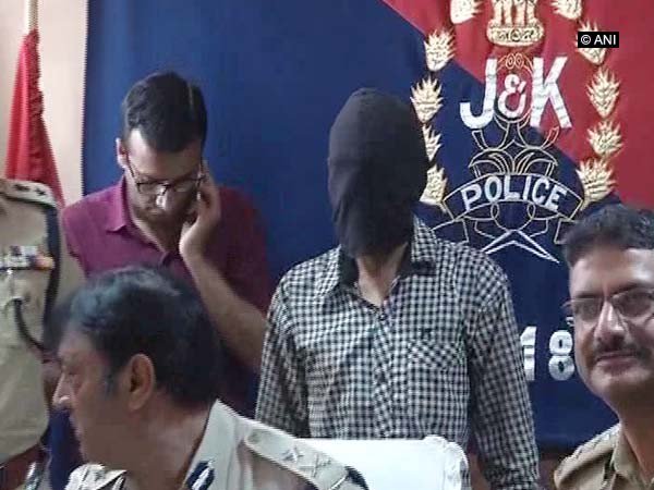উত্তরপ্রদেশ থেকে গ্রেফতার লস্কর জঙ্গি, ফাঁস হল চক্রান্তের ছক উত্তরপ্রদেশ থেকে গ্রেফতার লস্কর জঙ্গি, ফাঁস হল চক্রান্তের ছক