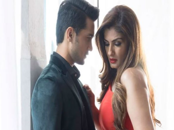 রবিনা কে চুমু খেতে গিয়ে হাত পা কেঁপে গেল এই তরুন অভিনেতার রবিনা কে চুমু খেতে গিয়ে হাত পা কেঁপে গেল এই তরুন অভিনেতার