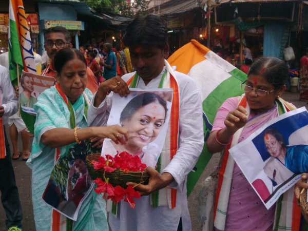 কলকাতায় এসে বাম-কং-তৃণমূলের সঙ্গে বৈঠক রাষ্ট্রপতি পদপ্রার্থী মীরার, কালীঘাটে বিশেষ পুজো কংগ্রেস সমর্ কলকাতায় এসে বাম-কং-তৃণমূলের সঙ্গে বৈঠক রাষ্ট্রপতি পদপ্রার্থী মীরার, কালীঘাটে বিশেষ পুজো কংগ্রেস সমর্
