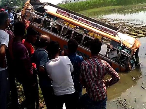 নিয়ন্ত্রণ হারিয়ে নয়ানজুলিতে বাস, নদিয়ার তেহট্টে মৃত ৮ নিয়ন্ত্রণ হারিয়ে নয়ানজুলিতে বাস, নদিয়ার তেহট্টে মৃত ৮