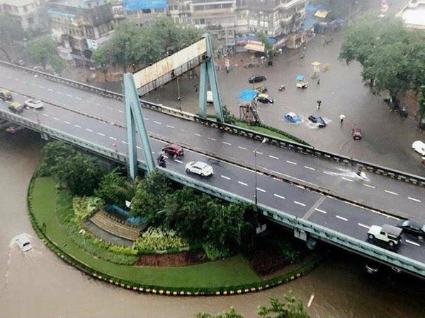 সকাল থেকে কতটা বৃষ্টি হয়েছে বানভাসি মুম্বইয়ের বিভিন্ন এলাকায় সকাল থেকে কতটা বৃষ্টি হয়েছে বানভাসি মুম্বইয়ের বিভিন্ন এলাকায়