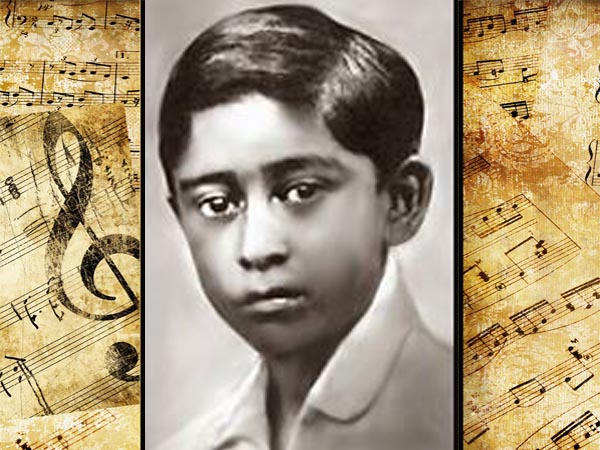 কিশোরকুমার গান শুরু করলে বাড়ির লোক কান চাপা দিয়ে থাকত!