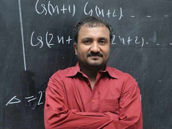 কে এই আনন্দ কুমার ?