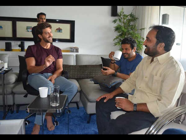 আনন্দ কুমারের সঙ্গে হৃতিকের বৈঠক
