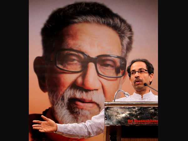 'বন্দে মাতরম'-এর বিরোধীদের ভোটদানের অধিকার কাড়ার দাবি শিবসেনার 'বন্দে মাতরম'-এর বিরোধীদের ভোটদানের অধিকার কাড়ার দাবি শিবসেনার