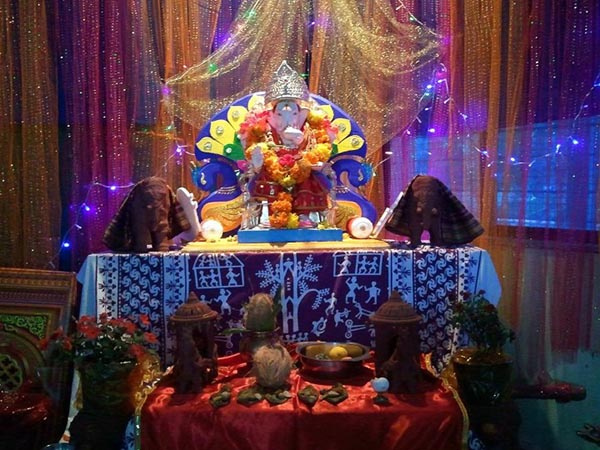 একসঙ্গে বাড়িতে কতগুলি মূর্তি রাখা যাবে ?
