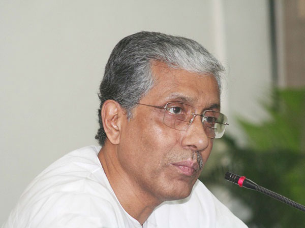 ত্রিপুরার মুখ্যমন্ত্রীর ভাষণ বিতর্ক, মোদীকে তোপ ইয়েচুরির ত্রিপুরার মুখ্যমন্ত্রীর ভাষণ বিতর্ক, মোদীকে তোপ ইয়েচুরির