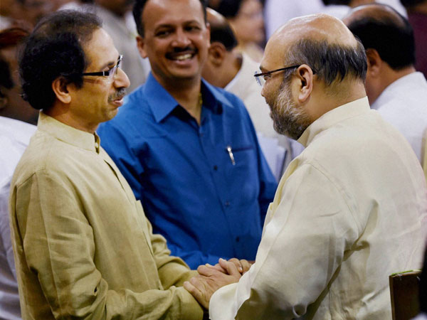 'বন্দে মাতরম'-এর বিরোধীদের ভোটদানের অধিকার কাড়ার দাবি শিবসেনার 'বন্দে মাতরম'-এর বিরোধীদের ভোটদানের অধিকার কাড়ার দাবি শিবসেনার