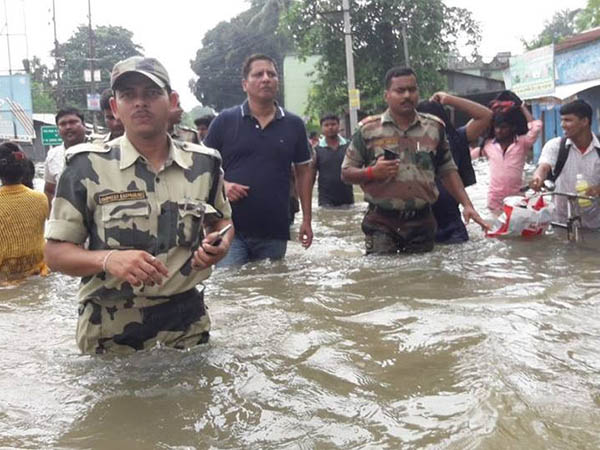 বানভাসী বালুরঘাট, জটিল দক্ষিণ দিনাজপুরের বন্যা পরিস্থিতি বানভাসী বালুরঘাট, জটিল দক্ষিণ দিনাজপুরের বন্যা পরিস্থিতি