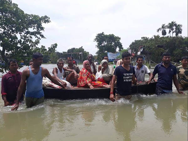 বানভাসী বালুরঘাট, জটিল দক্ষিণ দিনাজপুরের বন্যা পরিস্থিতি বানভাসী বালুরঘাট, জটিল দক্ষিণ দিনাজপুরের বন্যা পরিস্থিতি