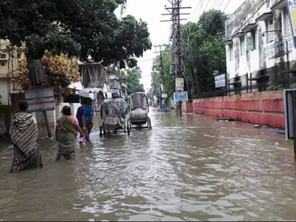 বানভাসী বালুরঘাট, জটিল দক্ষিণ দিনাজপুরের বন্যা পরিস্থিতি বানভাসী বালুরঘাট, জটিল দক্ষিণ দিনাজপুরের বন্যা পরিস্থিতি