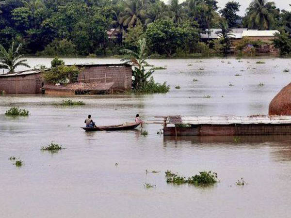 বন্যায় বিপর্যস্ত মালদা, প্লাবিত বিএসএফ ক্য়াম্প, এখনও বিচ্ছিন্ন হরিশ্চন্দ্রপুর বন্যায় বিপর্যস্ত মালদা, প্লাবিত বিএসএফ ক্য়াম্প, এখনও বিচ্ছিন্ন হরিশ্চন্দ্রপুর