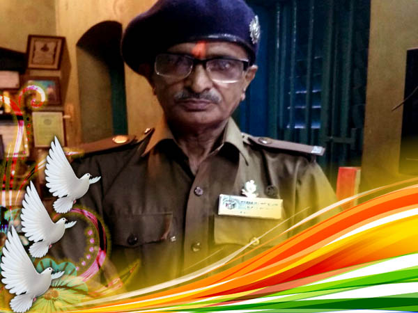 আসল নায়ক এঁরাই! আগুন থেকে মানুষকে রক্ষা করে চলেছেন বিপিন আসল নায়ক এঁরাই! আগুন থেকে মানুষকে রক্ষা করে চলেছেন বিপিন