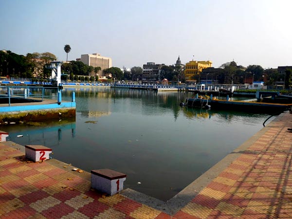 ২০ঘণ্টা পর উদ্ধার কলেজ স্কোয়ারে জলে তলিয়ে যাওয়া সাঁতারুর দেহ ২০ঘণ্টা পর উদ্ধার কলেজ স্কোয়ারে জলে তলিয়ে যাওয়া সাঁতারুর দেহ