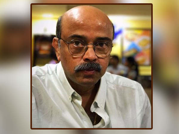 অসহায়ভাবে জলের কাছে আত্মসমর্পণ , মুম্বইয়ের কাহিনি চোখে জল এনে দেবে অসহায়ভাবে জলের কাছে আত্মসমর্পণ , মুম্বইয়ের কাহিনি চোখে জল এনে দেবে