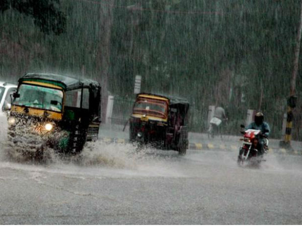 মুম্বইয়ের পর এবার দিল্লিতে শুরু প্রবল বর্ষণ মুম্বইয়ের পর এবার দিল্লিতে শুরু প্রবল বর্ষণ