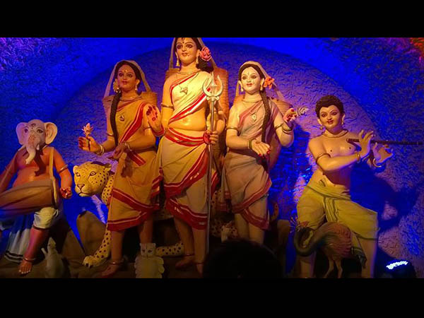 কলকাতার কোথায় কেমন থিম পুজো, দেখে নিন একনজরে কলকাতার কোথায় কেমন থিম পুজো, দেখে নিন একনজরে