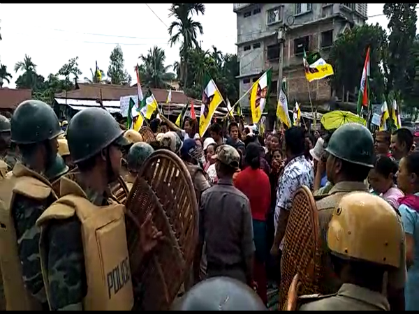 গুরুং-এর হুমকি, মোকাবিলায় তৈরি প্রশাসনও গুরুং-এর হুমকি, মোকাবিলায় তৈরি প্রশাসনও