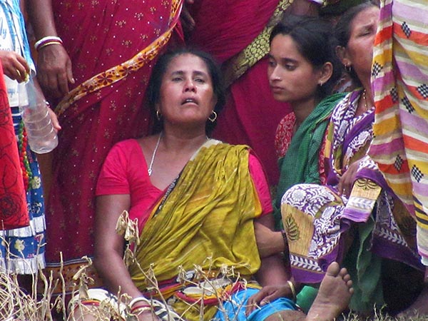 দাদু-দিদাকে অনুসরণ করে বন্যার জলে, হরিশ্চন্দ্রপুরে তলিয়ে গেল শিশু দাদু-দিদাকে অনুসরণ করে বন্যার জলে, হরিশ্চন্দ্রপুরে তলিয়ে গেল শিশু