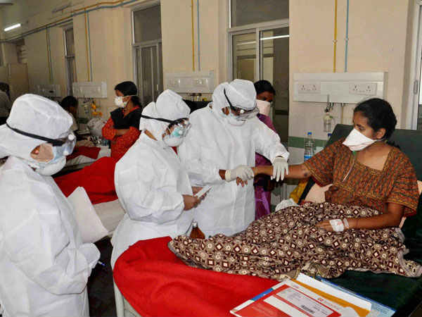 অজানা জ্বরের প্রকোপ বাড়ছে বাগদায়, আক্রান্ত দু-শতাধিক, মৃত ২ অজানা জ্বরের প্রকোপ বাড়ছে বাগদায়, আক্রান্ত দু-শতাধিক, মৃত ২