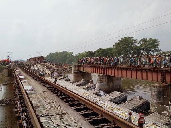 এনজেপি-র সঙ্গে রেল যোগাযোগ কবে থেকে, দেখুন ছবি এনজেপি-র সঙ্গে রেল যোগাযোগ কবে থেকে, দেখুন ছবি